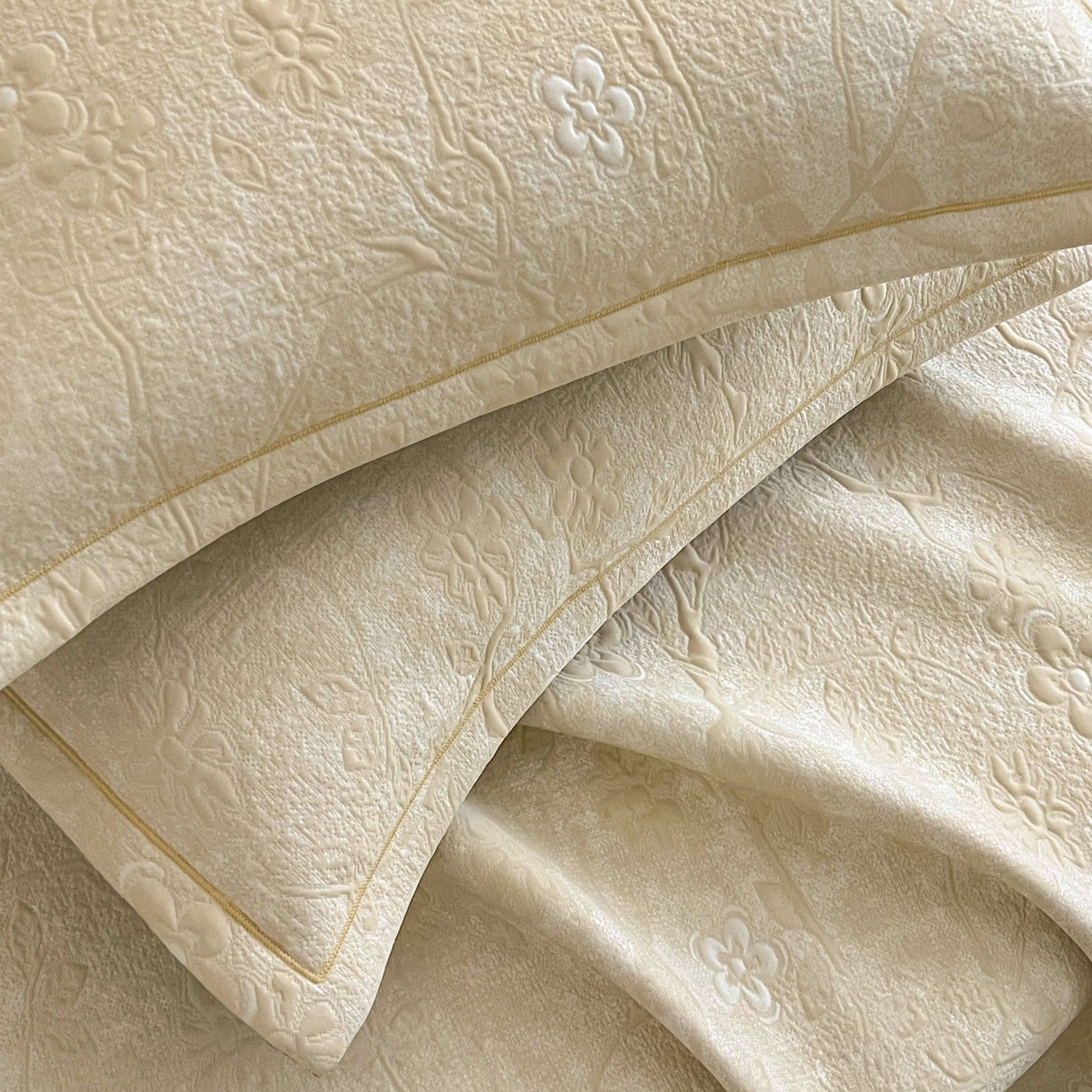 91家纺网 家纺一手货源 找家纺 宅家居 2026春夏新款PE高分子复合软提花凉席豆豆席大床裙三件套-暗香系列 暗香-香槟