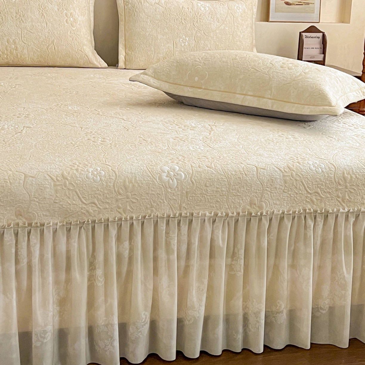 91家纺网 家纺一手货源 找家纺 宅家居 2026春夏新款PE高分子复合软提花凉席豆豆席大床裙三件套-暗香系列 暗香-香槟