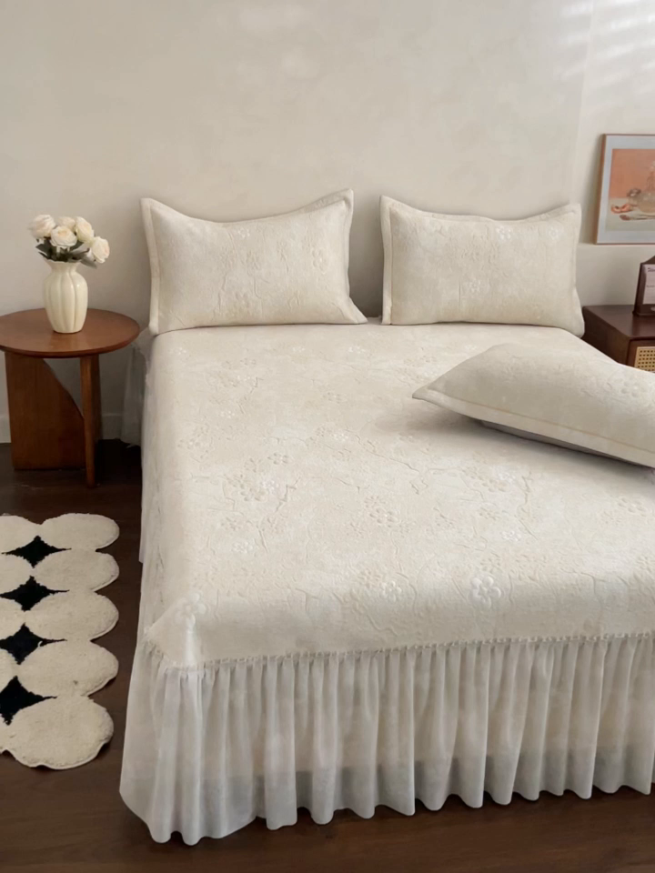 91家纺网 家纺一手货源 找家纺 宅家居 2026春夏新款PE高分子复合软提花凉席豆豆席大床裙三件套-暗香系列 暗香-香槟