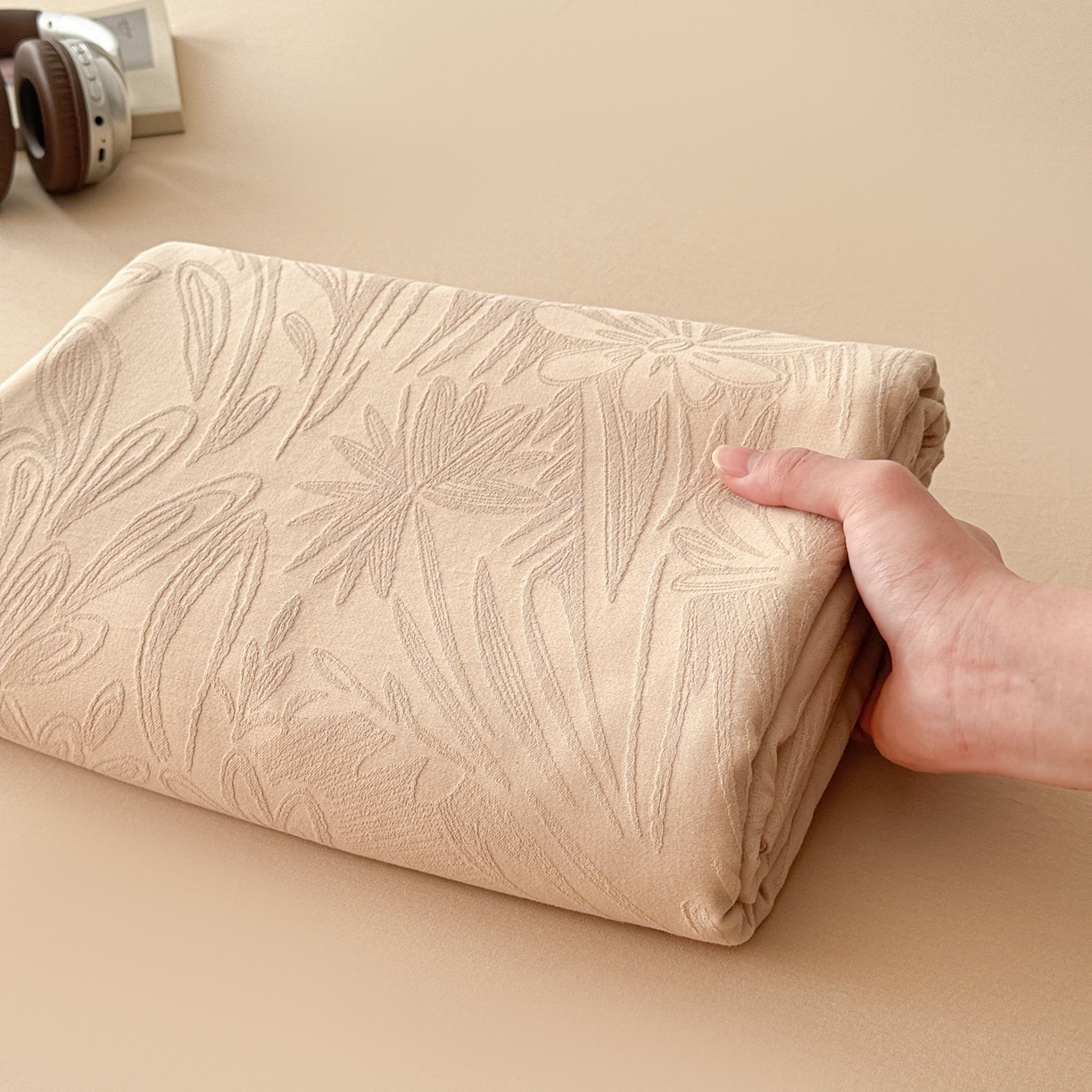 91家纺网 家纺一手货源 找家纺 眠博士 2026新款全棉提花床单单床单床单单件 绵语-卡其