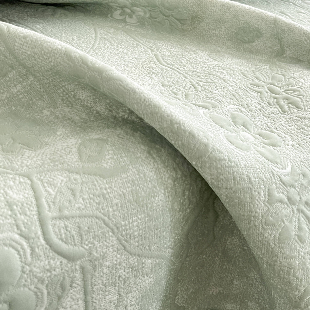 91家纺网 家纺一手货源 找家纺 宅家居 2026春夏新款PE高分子复合软提花凉席豆豆席大床裙三件套-暗香系列 暗香-绿色