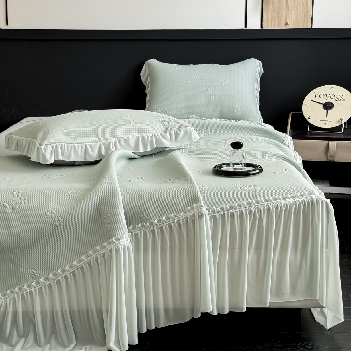 91家纺网 家纺一手货源 找家纺 宅家居 2026春夏新款PE高分子复合软凉席豆豆席大床裙三件套-小花系列 小花-绿色