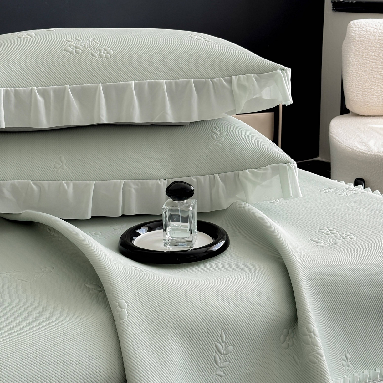 91家纺网 家纺一手货源 找家纺 宅家居 2026春夏新款PE高分子复合软凉席豆豆席大床裙三件套-小花系列 小花-绿色