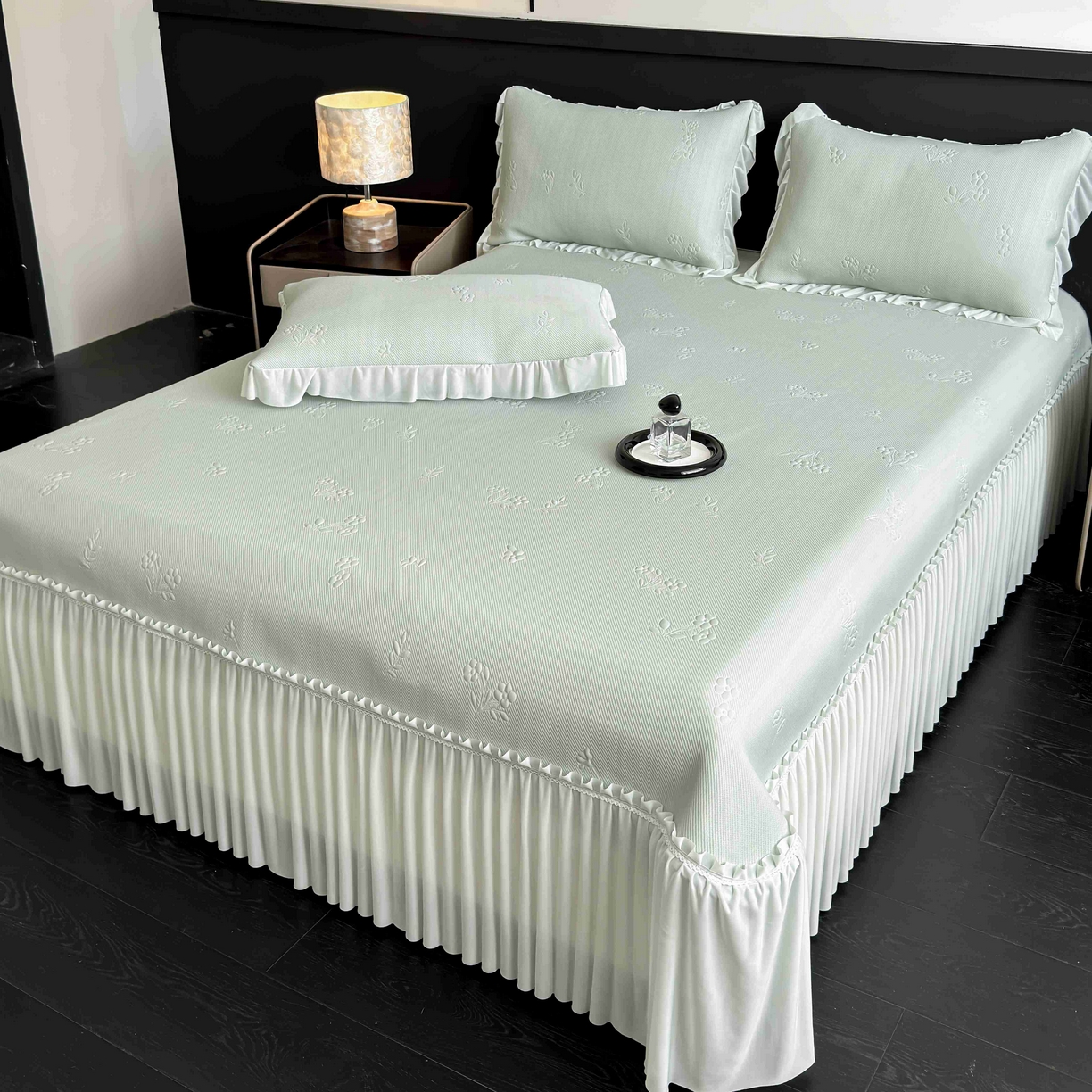 91家纺网 家纺一手货源 找家纺 宅家居 2026春夏新款PE高分子复合软凉席豆豆席大床裙三件套-小花系列 小花-绿色