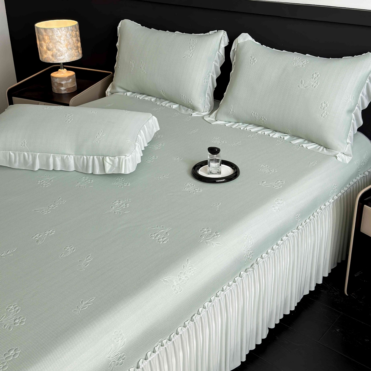 91家纺网 家纺一手货源 找家纺 宅家居 2026春夏新款PE高分子复合软凉席豆豆席大床裙三件套-小花系列 小花-绿色