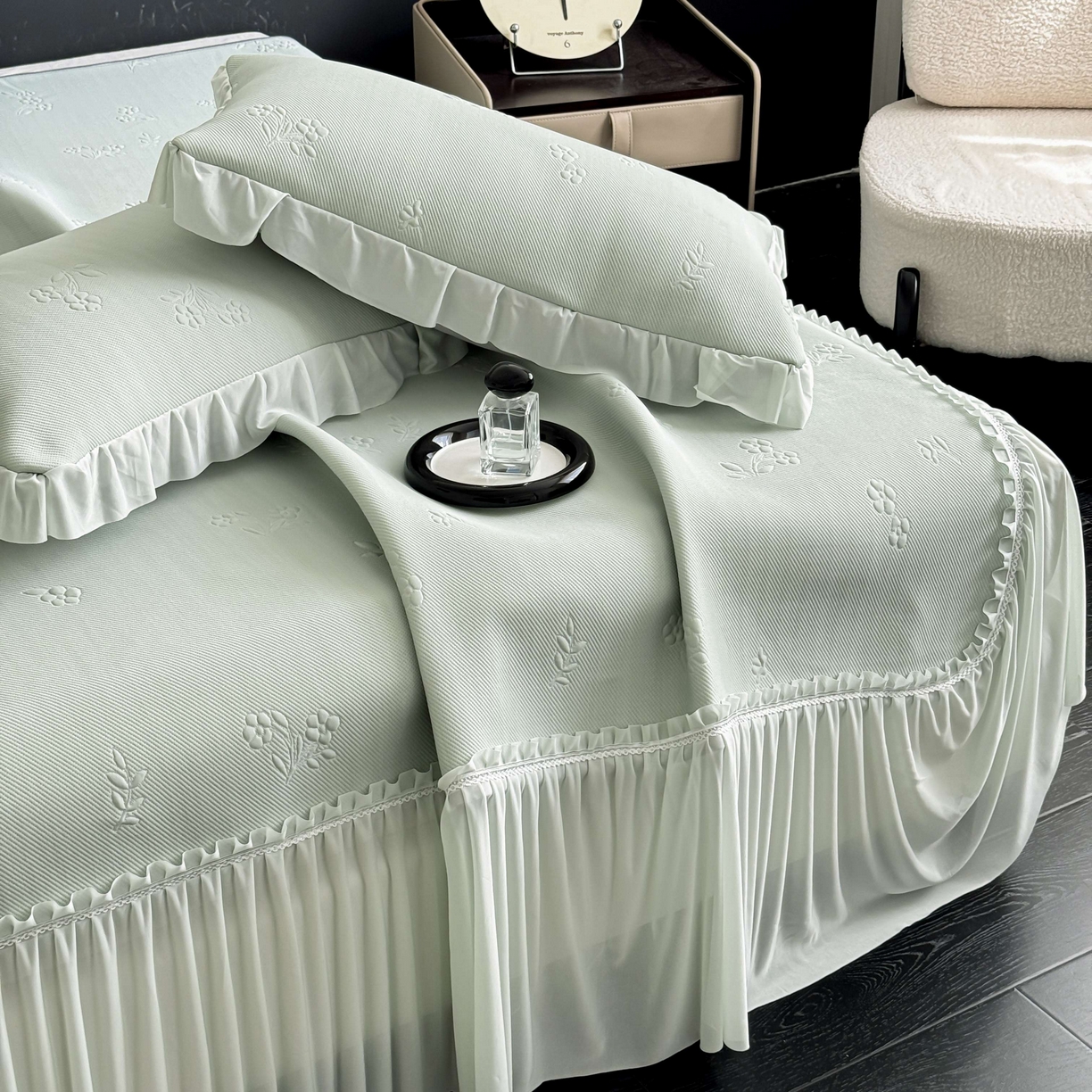 91家纺网 家纺一手货源 找家纺 宅家居 2026春夏新款PE高分子复合软凉席豆豆席大床裙三件套-小花系列 小花-绿色