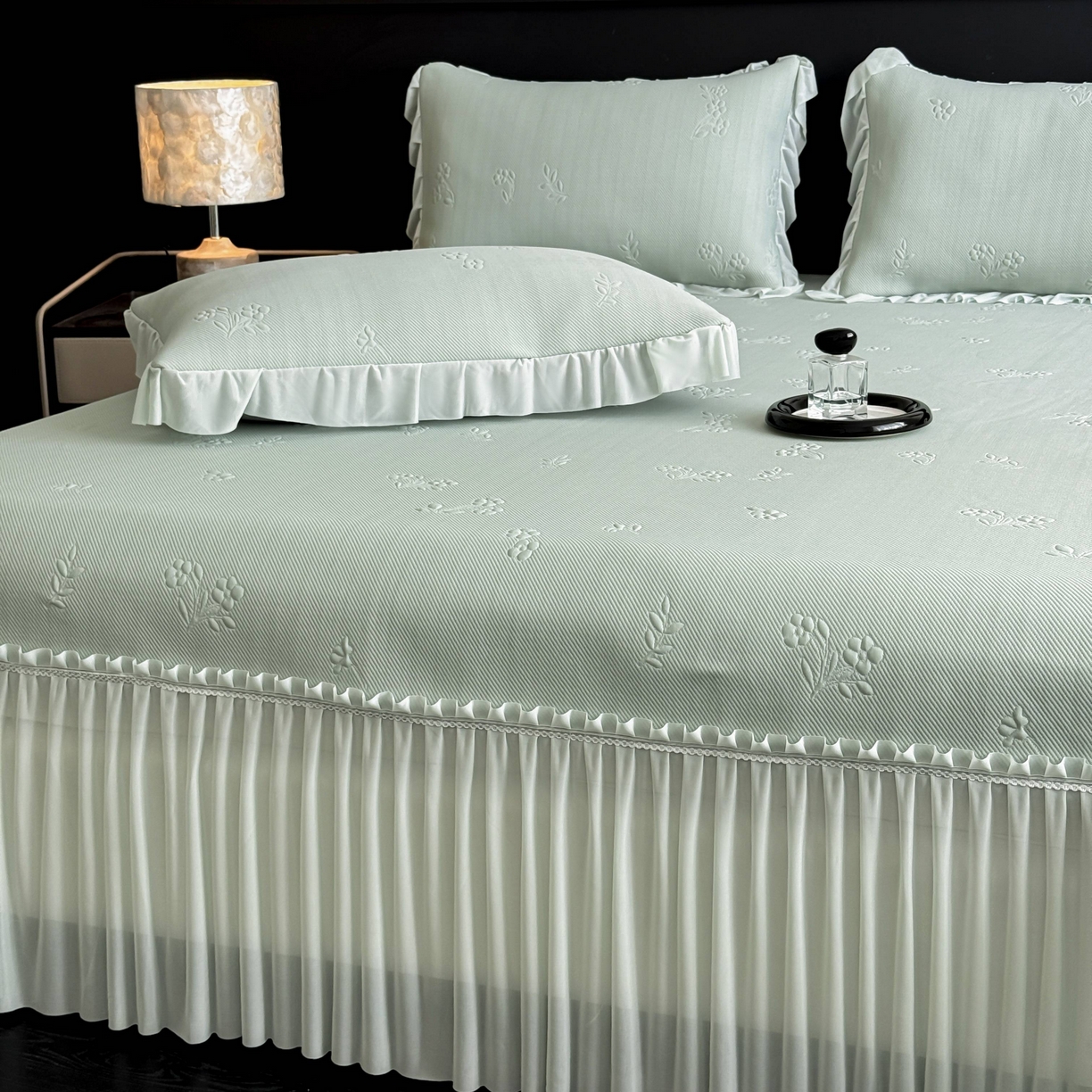 91家纺网 家纺一手货源 找家纺 宅家居 2026春夏新款PE高分子复合软凉席豆豆席大床裙三件套-小花系列 小花-绿色