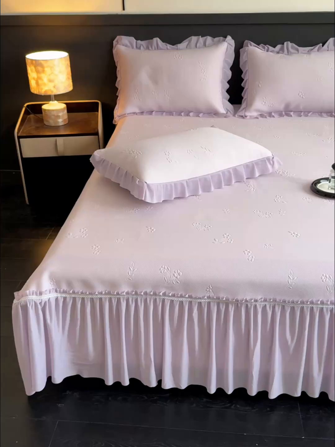 91家纺网 家纺一手货源 找家纺 宅家居 2026春夏新款PE高分子复合软凉席豆豆席大床裙三件套-小花系列 小花-紫色