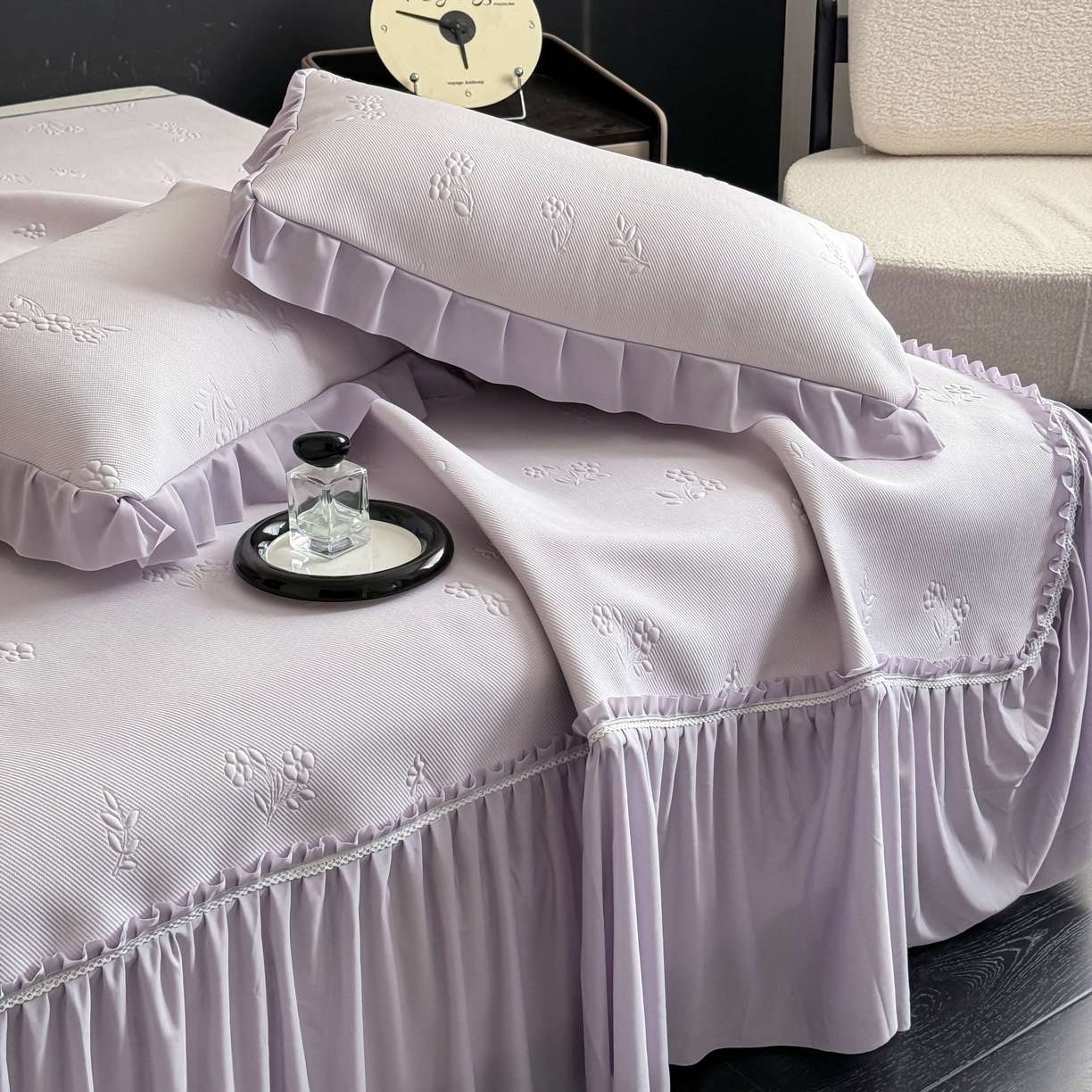 91家纺网 家纺一手货源 找家纺 宅家居 2026春夏新款PE高分子复合软凉席豆豆席大床裙三件套-小花系列 小花-紫色