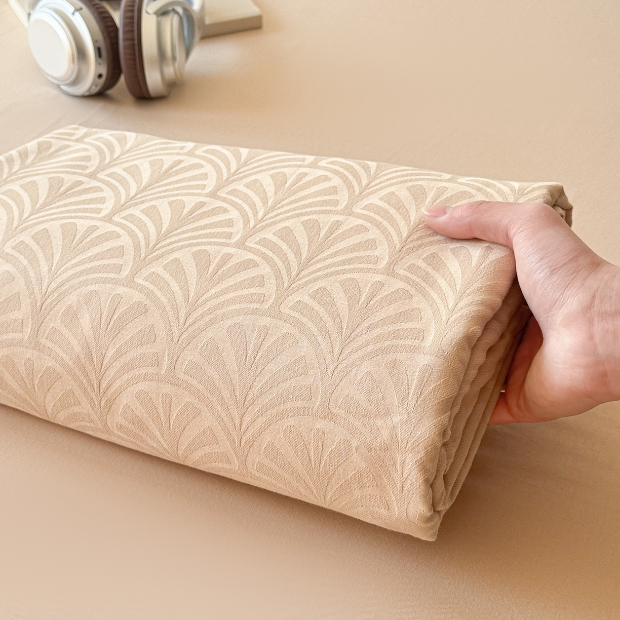 91家纺网 家纺一手货源 找家纺 眠博士 2026新款全棉提花床单单床单床单单件 杏影-卡其