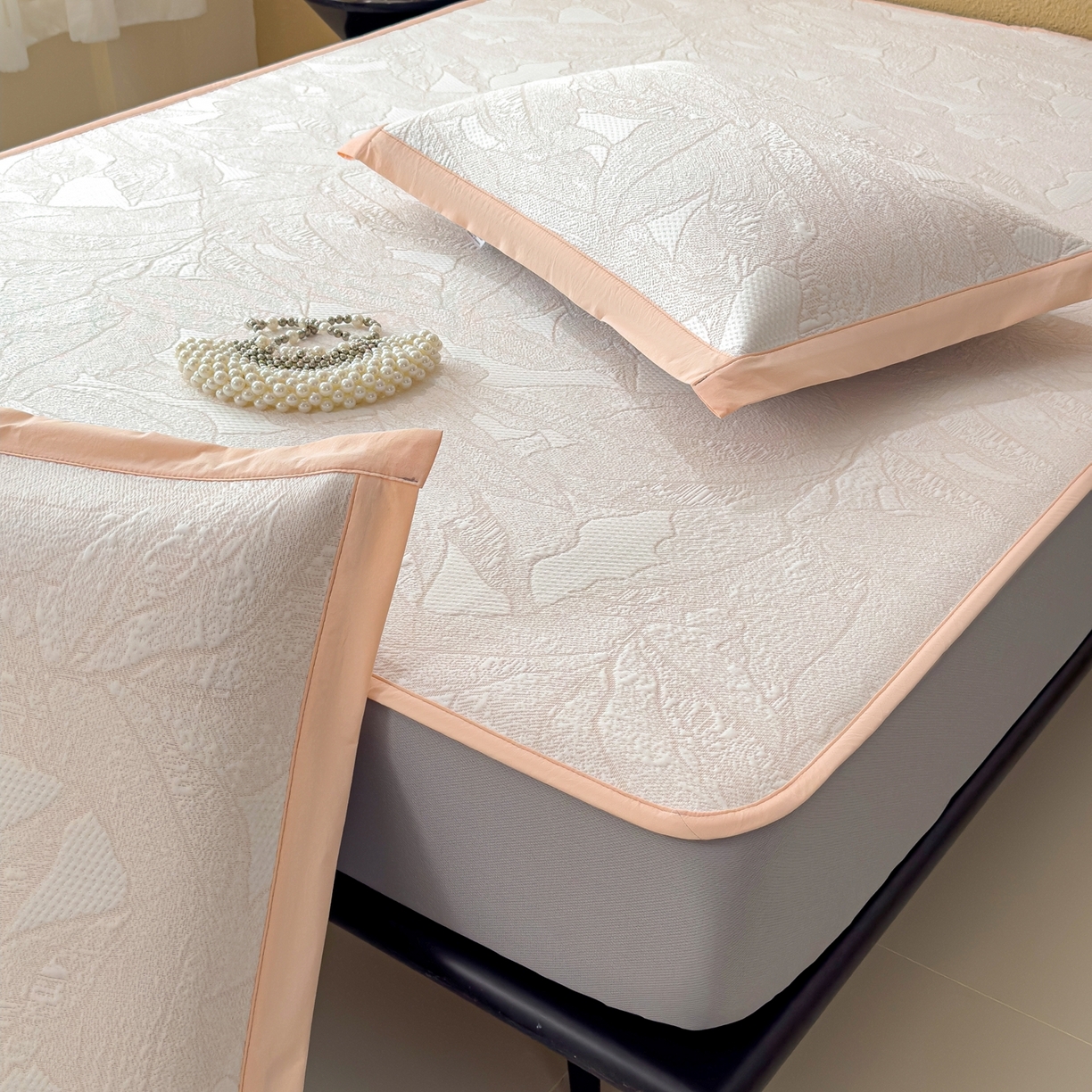 91家纺网 家纺一手货源 找家纺 耀悦家纺 2026年新款乙纶华夫格冰丝凉席床笠款ins风轻奢简约风凉席席子 家大叶大-贝壳粉-床笠款