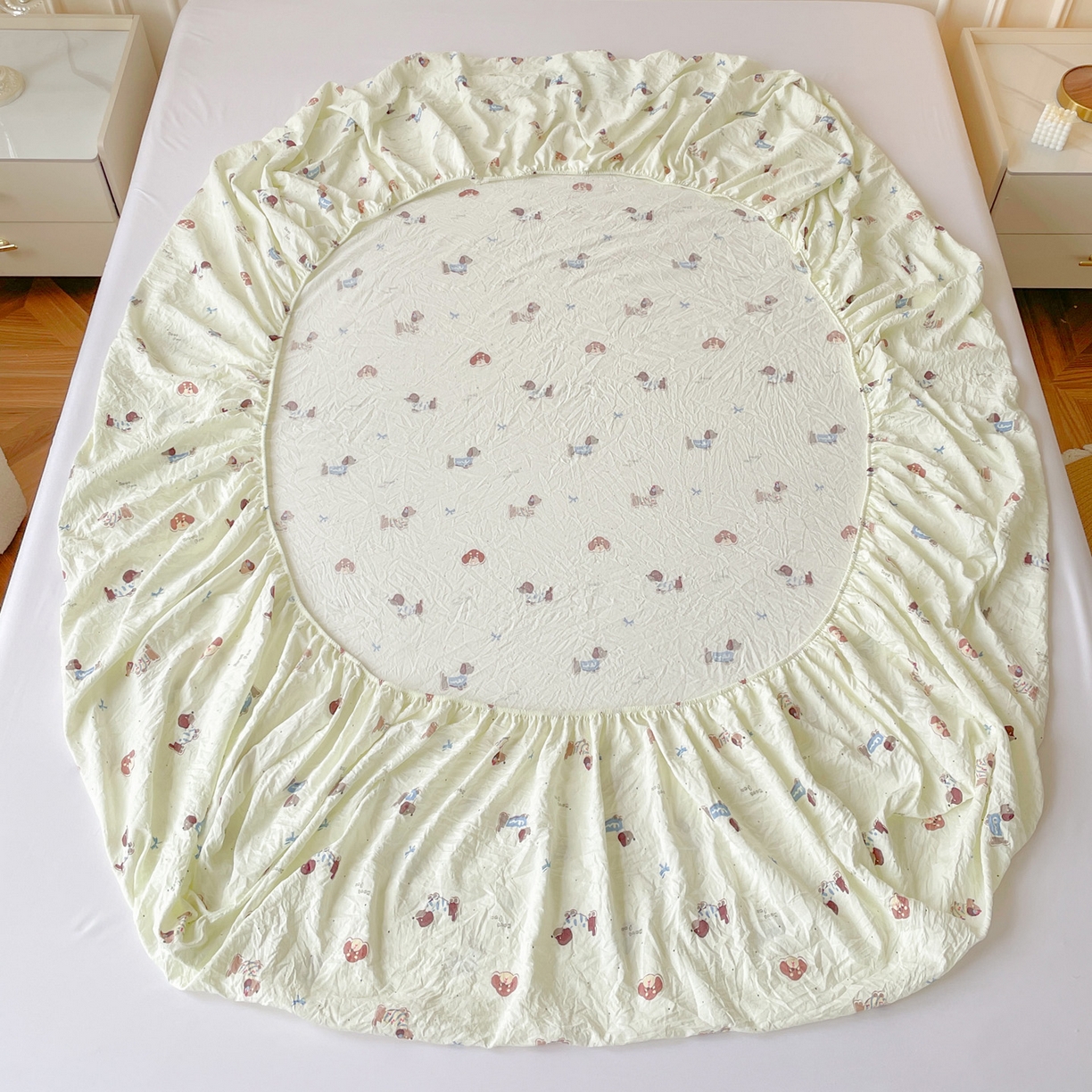 91家纺网 家纺一手货源 找家纺 纽缦家纺 2026新款A类水洗棉学生床笠系列 可可腊肠犬