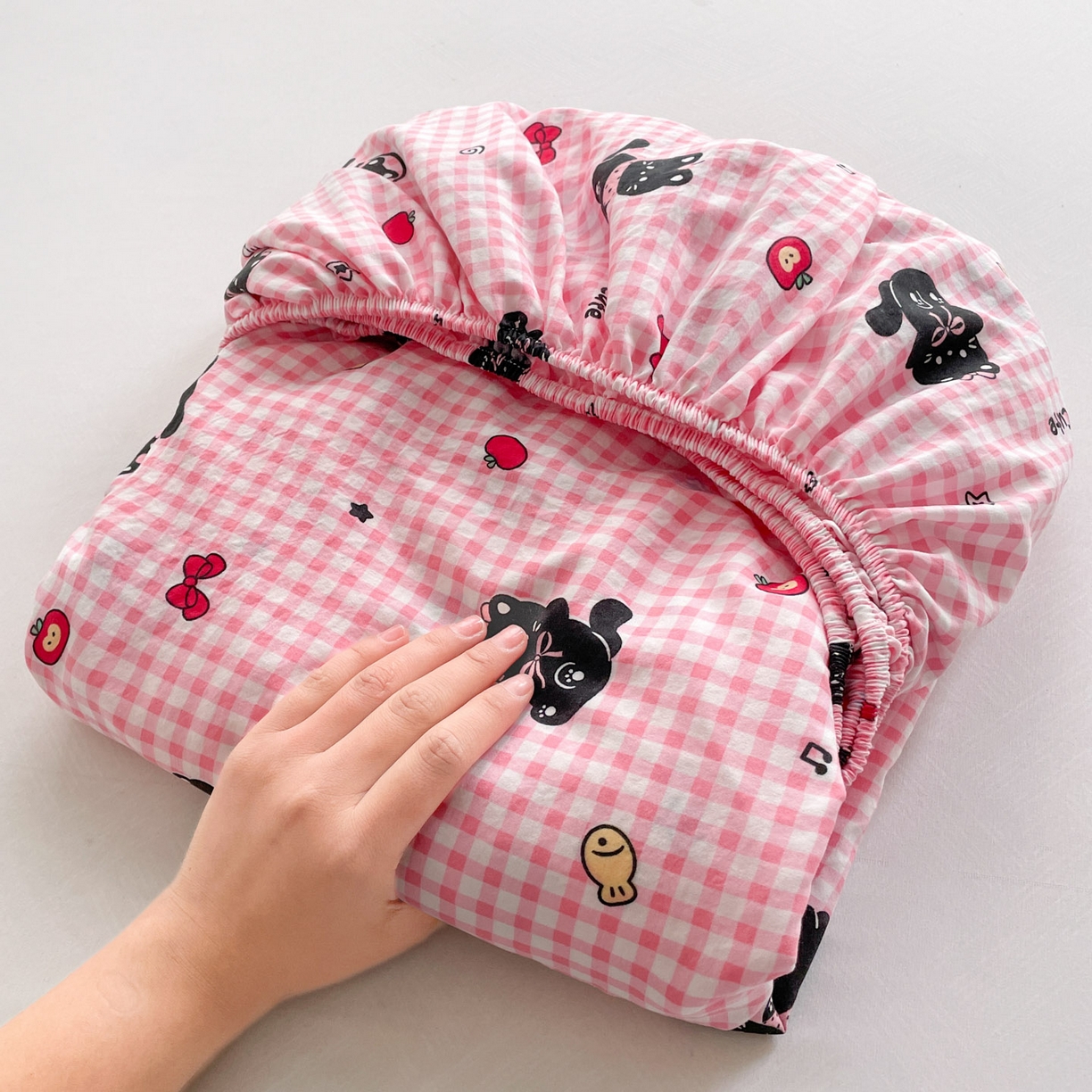 91家纺网 家纺一手货源 找家纺 纽缦家纺 2026新款A类水洗棉学生床笠系列 毛绒黑猫