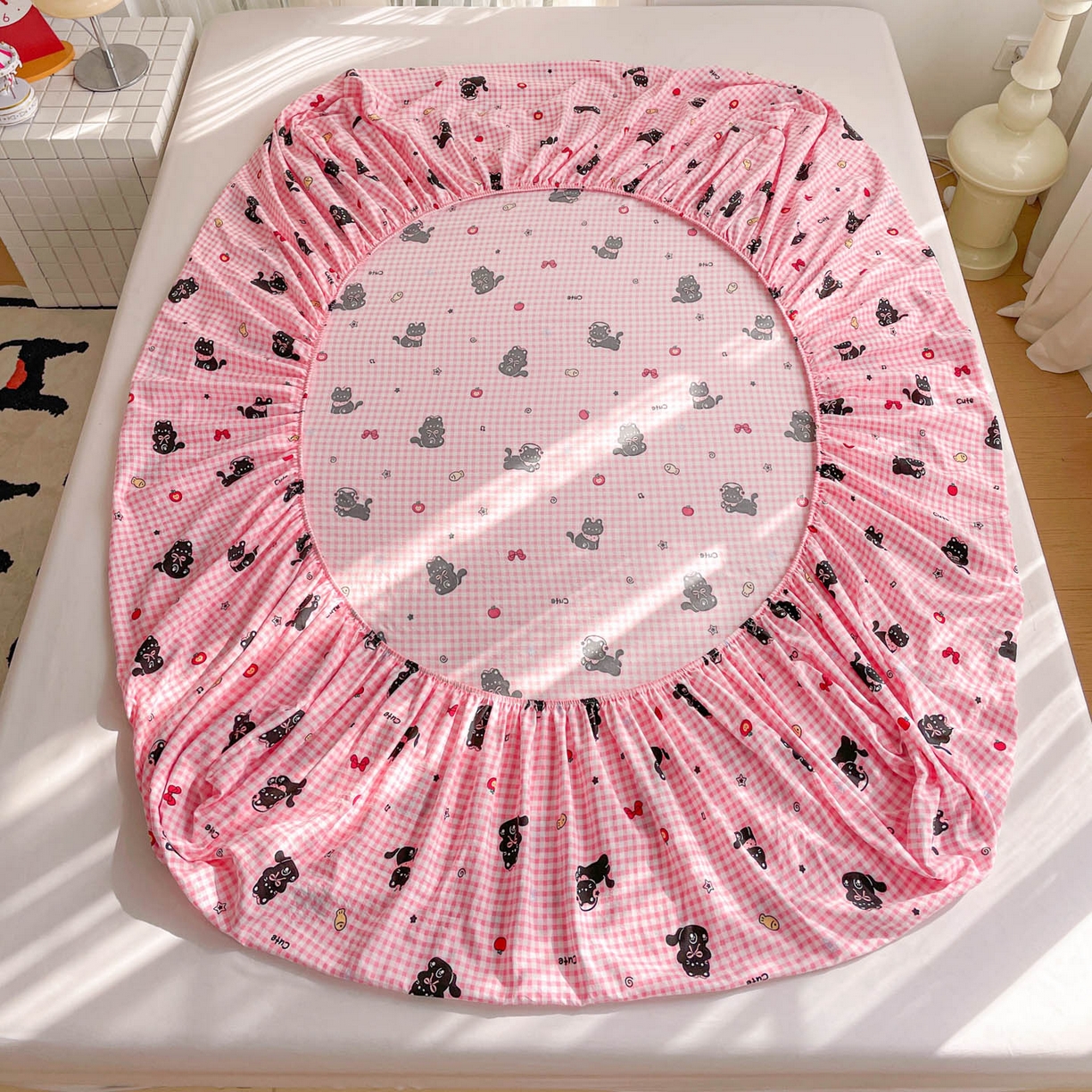 91家纺网 家纺一手货源 找家纺 纽缦家纺 2026新款A类水洗棉学生床笠系列 毛绒黑猫