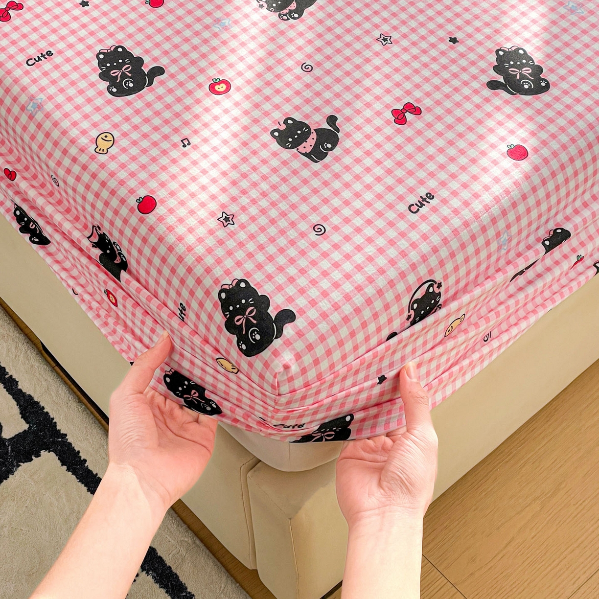 91家纺网 家纺一手货源 找家纺 纽缦家纺 2026新款A类水洗棉学生床笠系列 毛绒黑猫