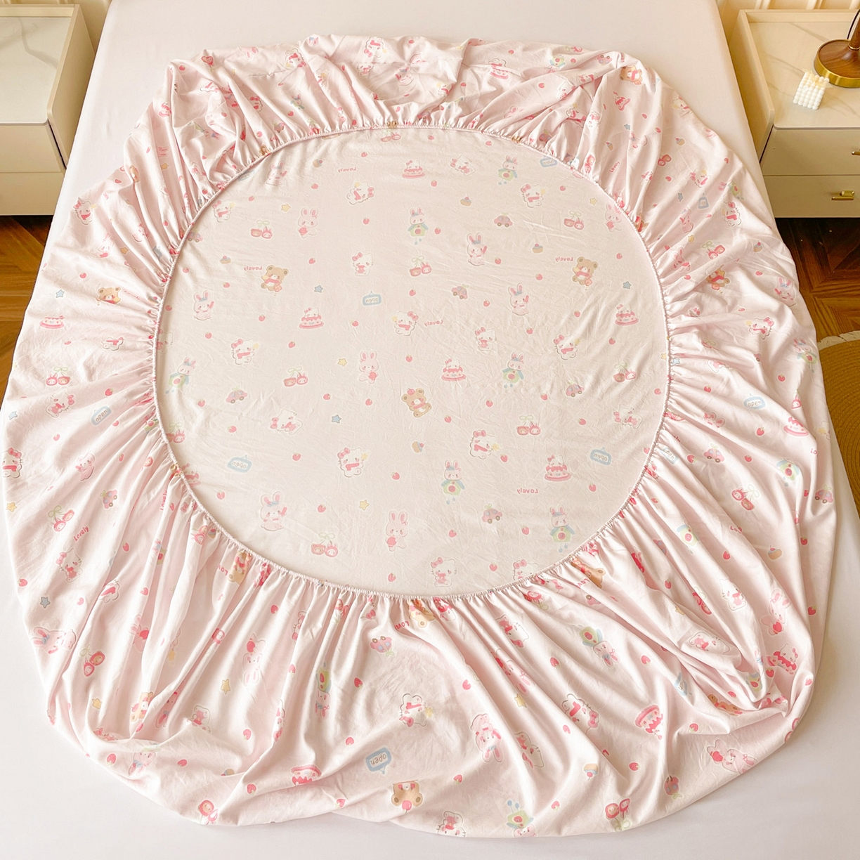 91家纺网 家纺一手货源 找家纺 纽缦家纺 2026新款A类水洗棉学生床笠系列 软糖猫