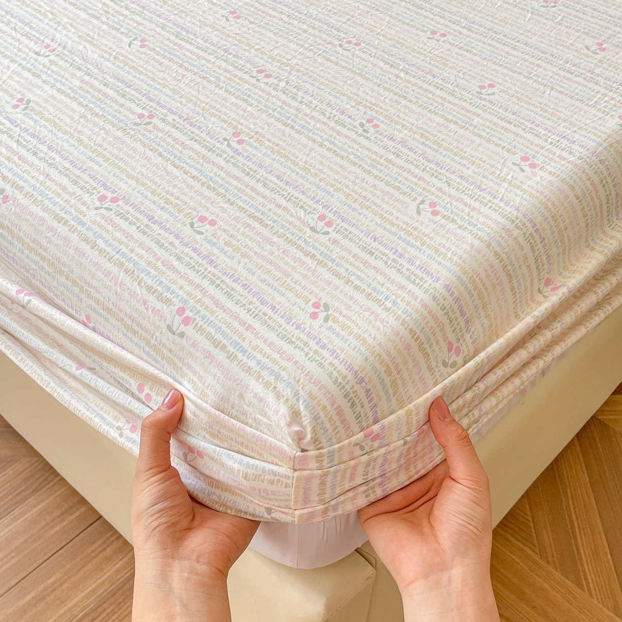 91家纺网 家纺一手货源 找家纺 纽缦家纺 2026新款A类水洗棉学生床笠系列 甜樱恋曲