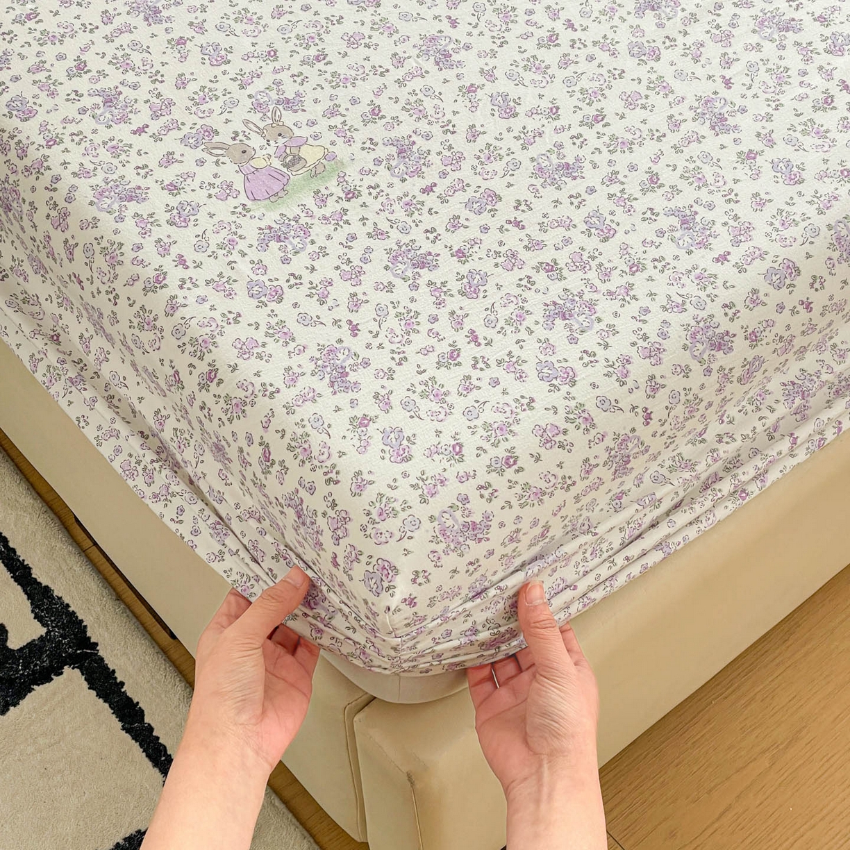 91家纺网 家纺一手货源 找家纺 纽缦家纺 2026新款A类水洗棉学生床笠系列 小兔花漾