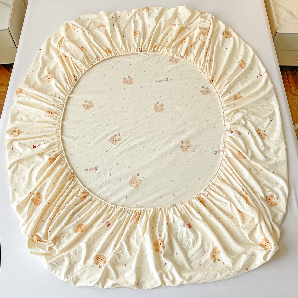 91家纺网 家纺一手货源 找家纺 纽缦家纺 2026新款A类水洗棉学生床笠系列 小熊冰淇淋