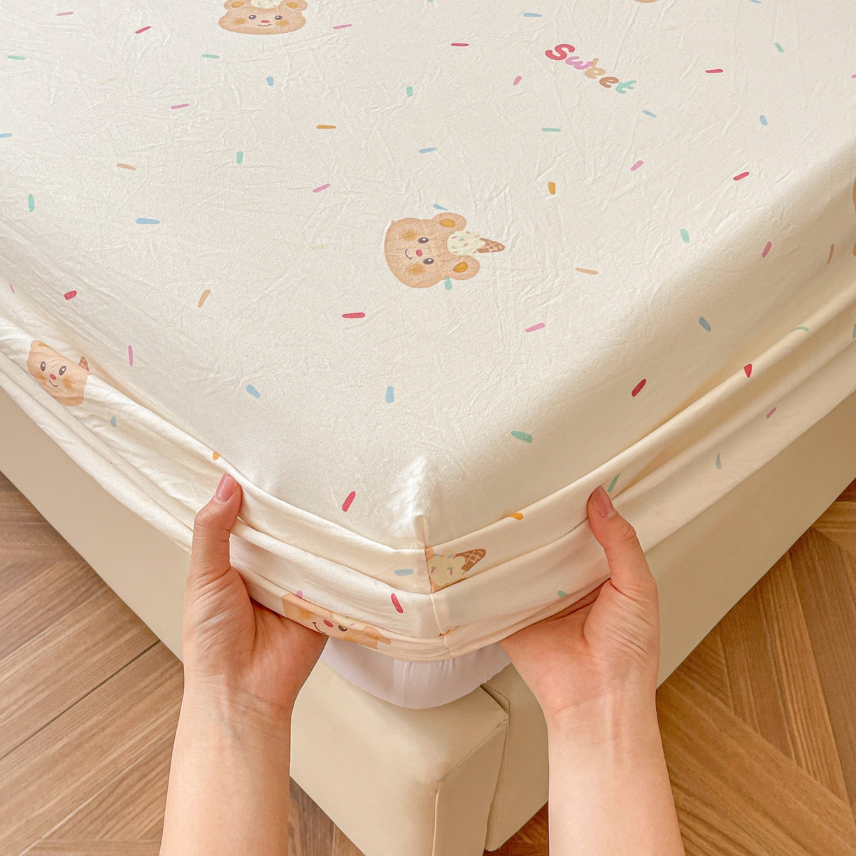 91家纺网 家纺一手货源 找家纺 纽缦家纺 2026新款A类水洗棉学生床笠系列 小熊冰淇淋