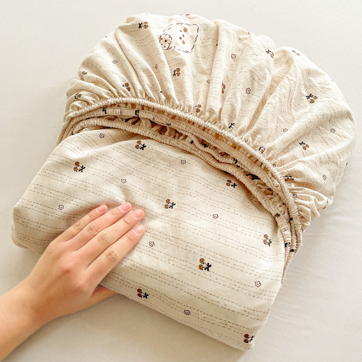 91家纺网 家纺一手货源 找家纺 纽缦家纺 2026新款A类水洗棉学生床笠系列 心藏软猫