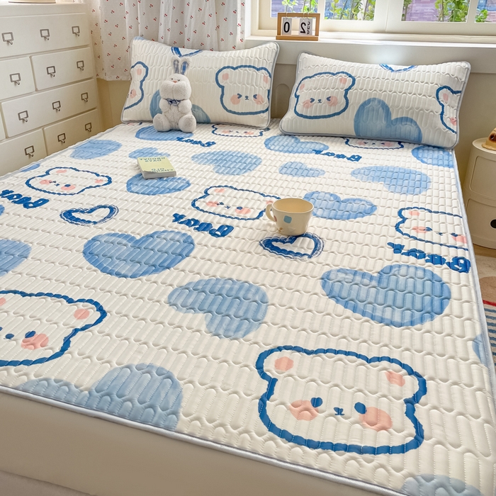 91家纺网 家纺一手货源 找家纺 柒月家居 2026新款小清新床笠款乳胶凉席床笠 床笠-爱心小熊