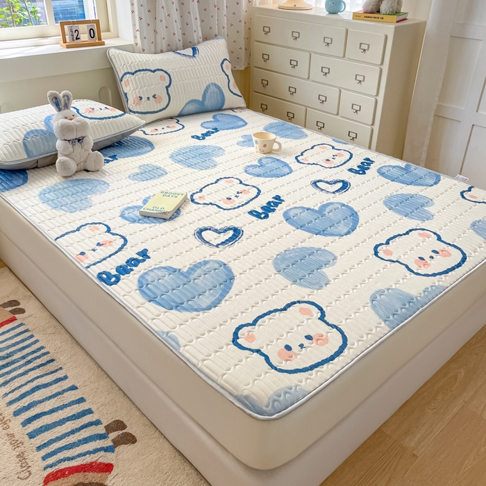 91家纺网 家纺一手货源 找家纺 柒月家居 2026新款小清新床笠款乳胶凉席床笠 床笠-爱心小熊