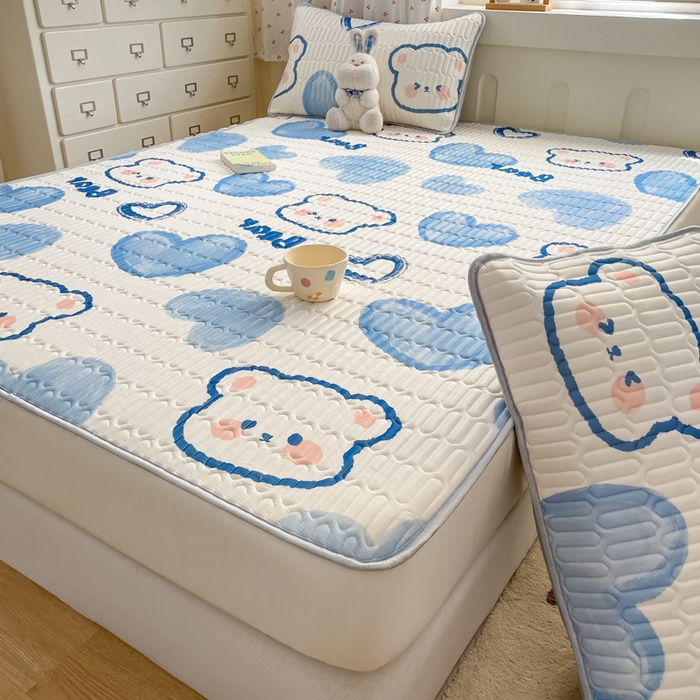 91家纺网 家纺一手货源 找家纺 柒月家居 2026新款小清新床笠款乳胶凉席床笠 床笠-爱心小熊