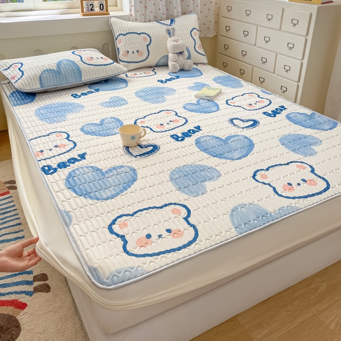 91家纺网 家纺一手货源 找家纺 柒月家居 2026新款小清新床笠款乳胶凉席床笠 床笠-爱心小熊