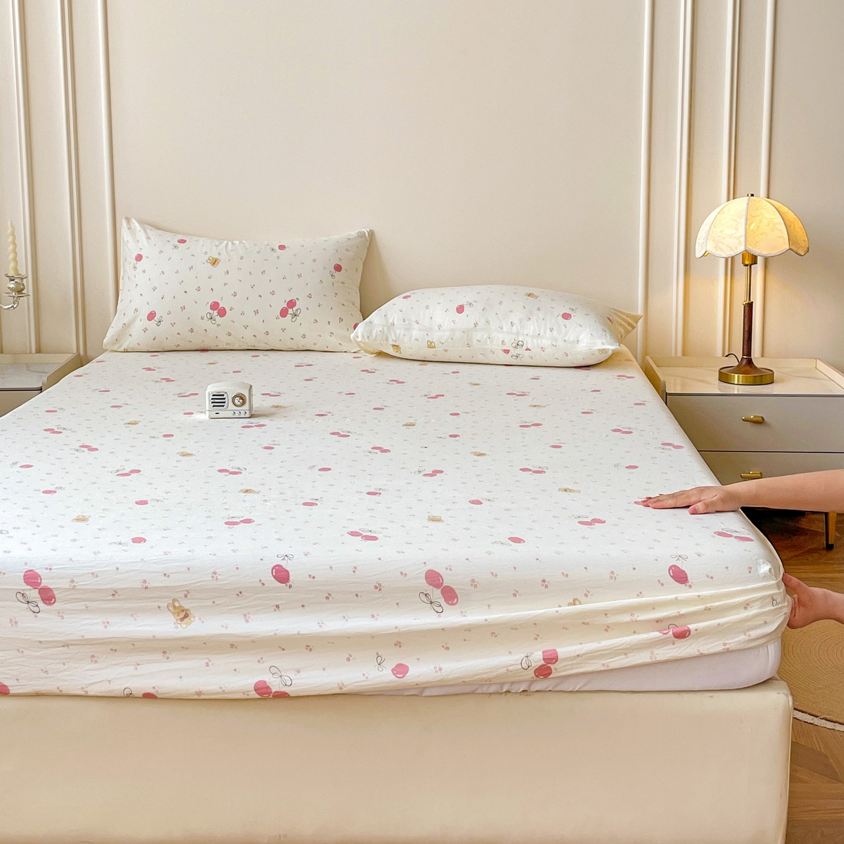 纽缦家纺 2026新款A类水洗棉学生床笠系列 摘樱桃的小熊