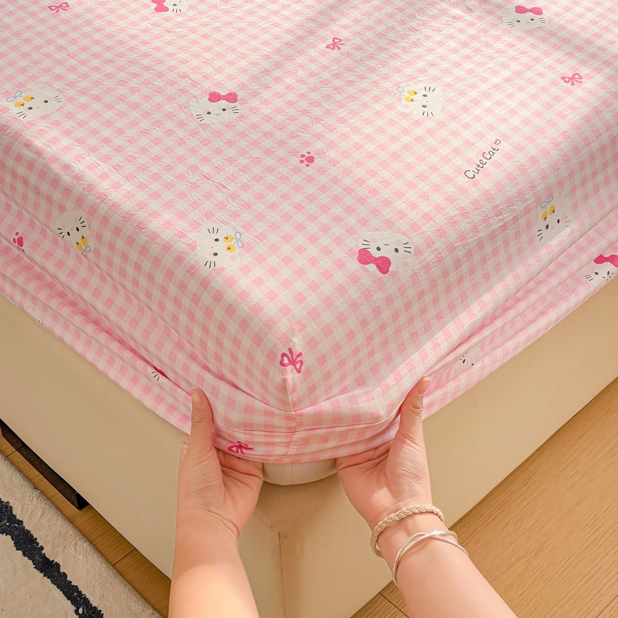 91家纺网 家纺一手货源 找家纺 纽缦家纺 2026新款A类水洗棉学生床笠系列 宅宅猫爪粉