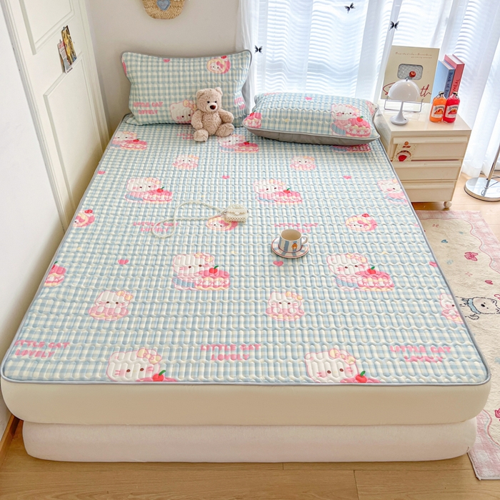 91家纺网 家纺一手货源 找家纺 柒月家居 2026新款小清新床笠款乳胶凉席床笠 床笠-蓝格甜猫