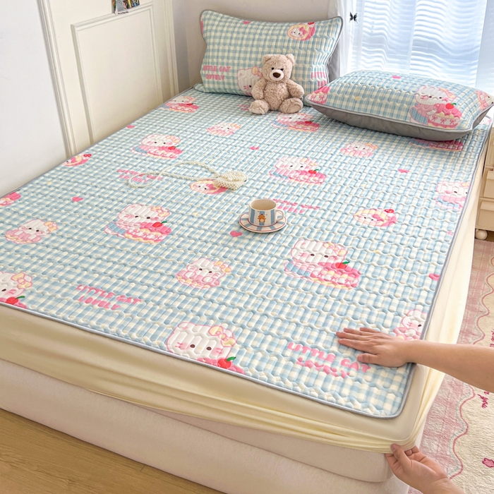 91家纺网 家纺一手货源 找家纺 柒月家居 2026新款小清新床笠款乳胶凉席床笠 床笠-蓝格甜猫