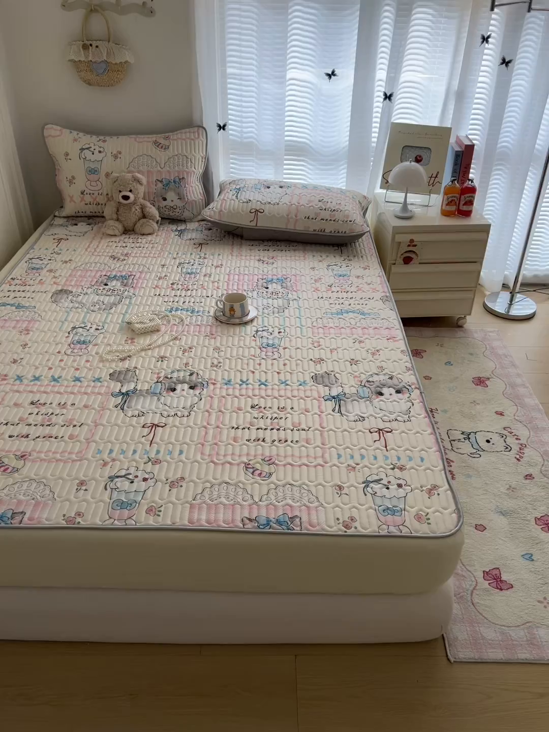 91家纺网 家纺一手货源 找家纺 柒月家居 2026新款小清新床笠款乳胶凉席床笠 床笠-奶盖猫咪