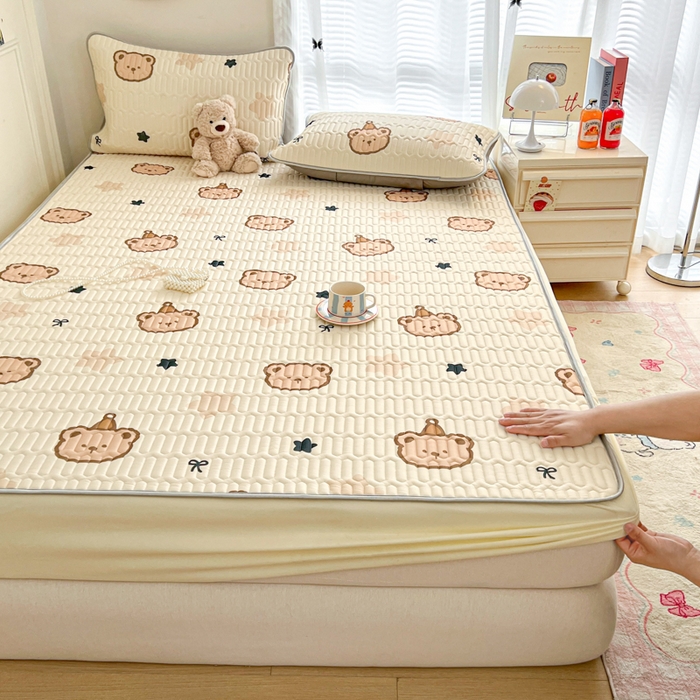 91家纺网 家纺一手货源 找家纺 柒月家居 2026新款小清新床笠款乳胶凉席床笠 床笠-星帽小熊