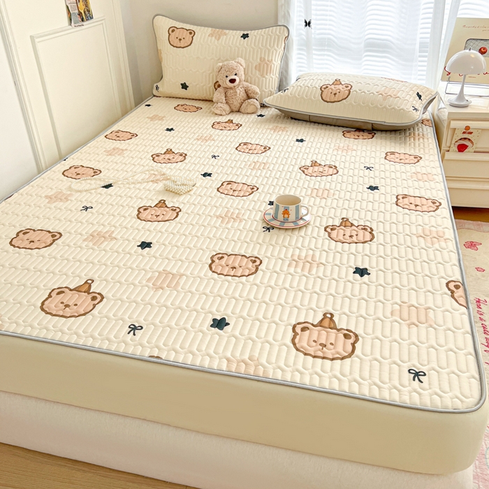 91家纺网 家纺一手货源 找家纺 柒月家居 2026新款小清新床笠款乳胶凉席床笠 床笠-星帽小熊