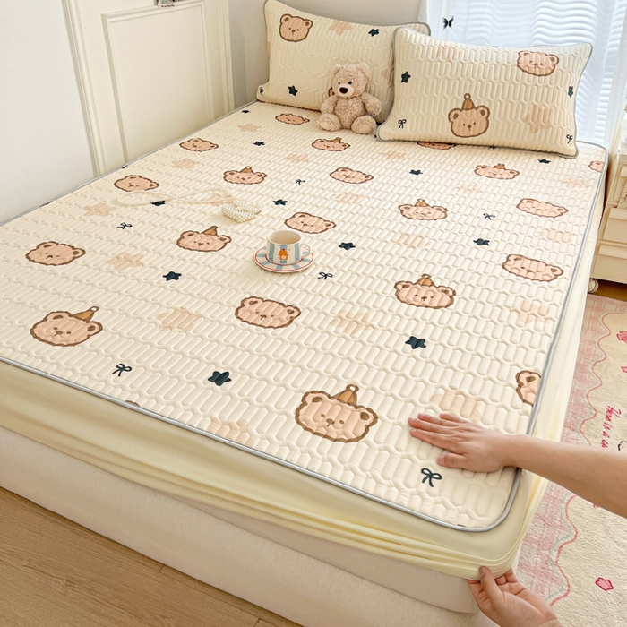 91家纺网 家纺一手货源 找家纺 柒月家居 2026新款小清新床笠款乳胶凉席床笠 床笠-星帽小熊