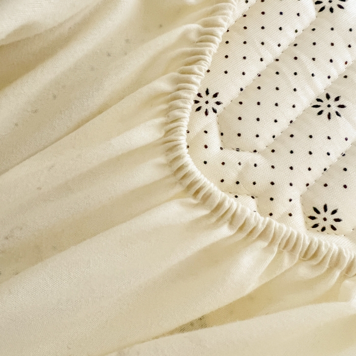 91家纺网 家纺一手货源 找家纺 柒月家居 2026新款小清新床笠款乳胶凉席床笠 床笠-星帽小熊