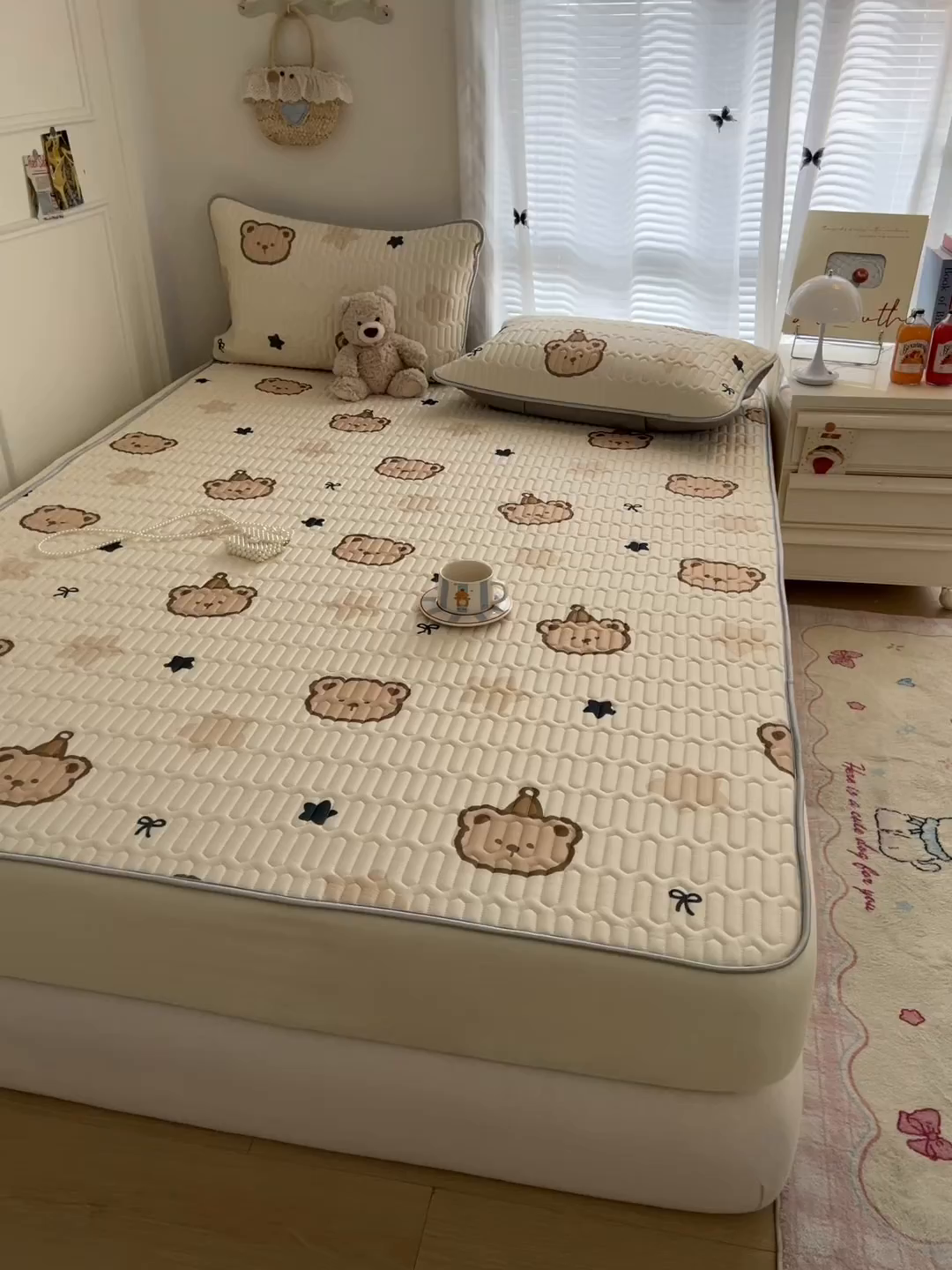 91家纺网 家纺一手货源 找家纺 柒月家居 2026新款小清新床笠款乳胶凉席床笠 床笠-星帽小熊