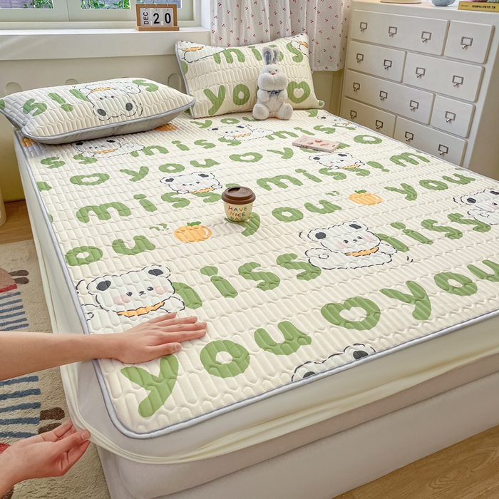 91家纺网 家纺一手货源 找家纺 柒月家居 2026新款小清新床笠款乳胶凉席床笠 床笠-字母小熊