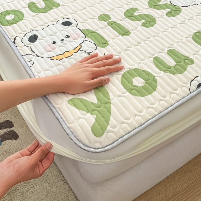 91家纺网 家纺一手货源 找家纺 柒月家居 2026新款小清新床笠款乳胶凉席床笠 床笠-字母小熊