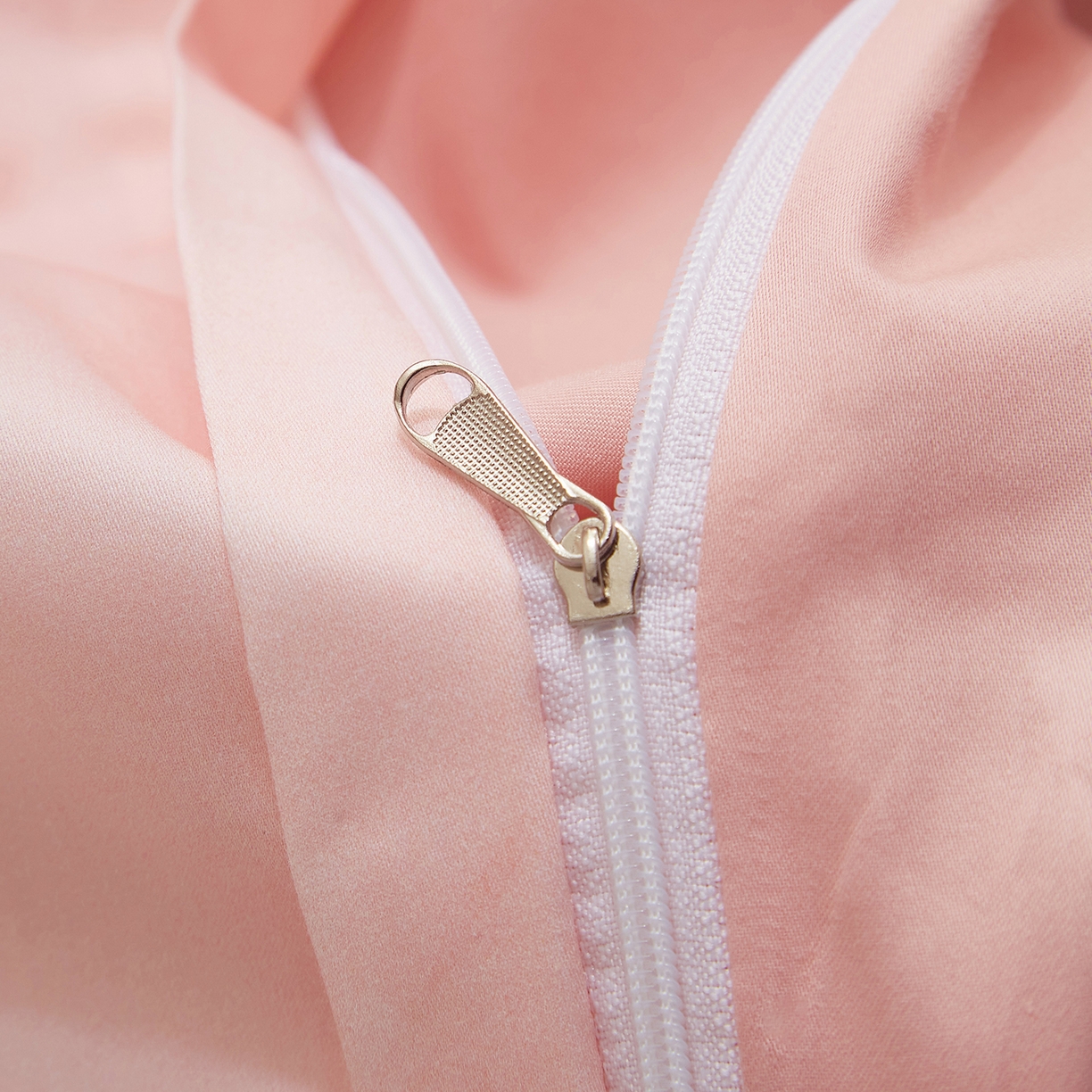 91家纺网 家纺一手货源 找家纺 锦彩家居 2026新款全棉纯棉印花60支贡缎新疆长绒棉四件套-山月记系列 烟柳粉