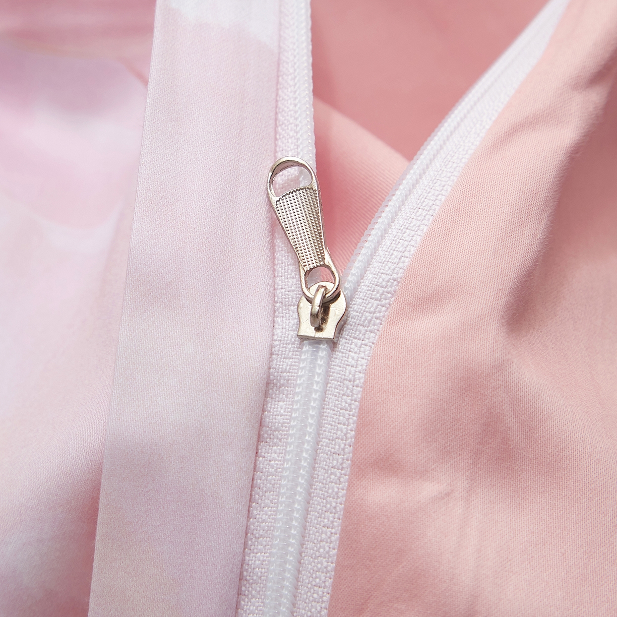 91家纺网 家纺一手货源 找家纺 锦彩家居 2026新款全棉纯棉印花60支贡缎新疆长绒棉四件套-山月记系列 芷春