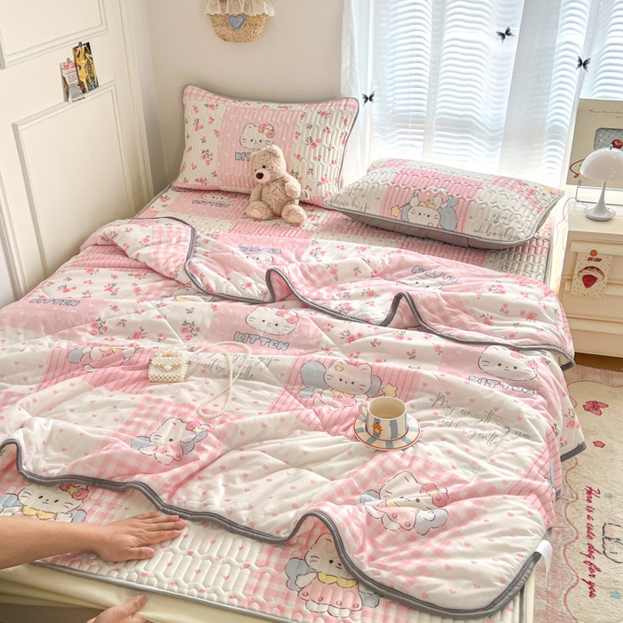 91家纺网 家纺一手货源 找家纺 柒月家居 2026新款小清新床笠款乳胶凉席床笠夏被四件套 床笠-粉格凯蒂