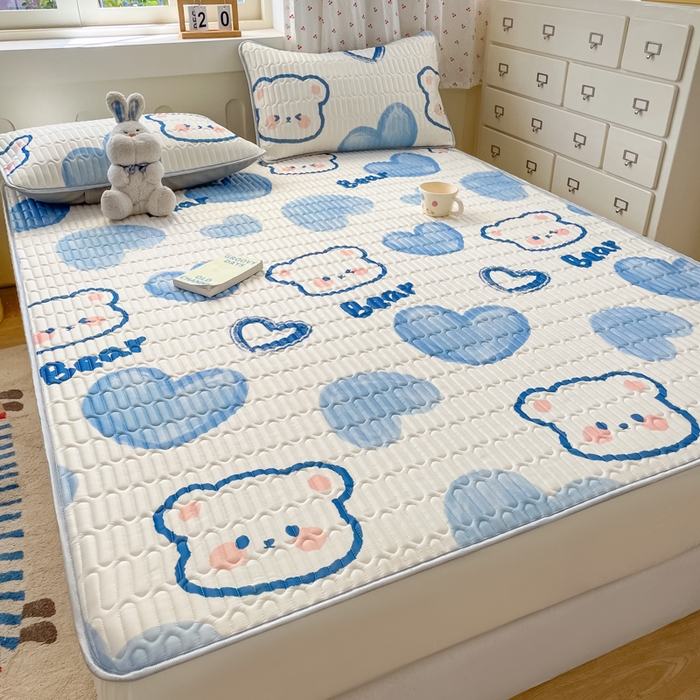 91家纺网 家纺一手货源 找家纺 柒月家居 2026新款小清新床笠款乳胶凉席床笠夏被四件套 床笠-爱心小熊