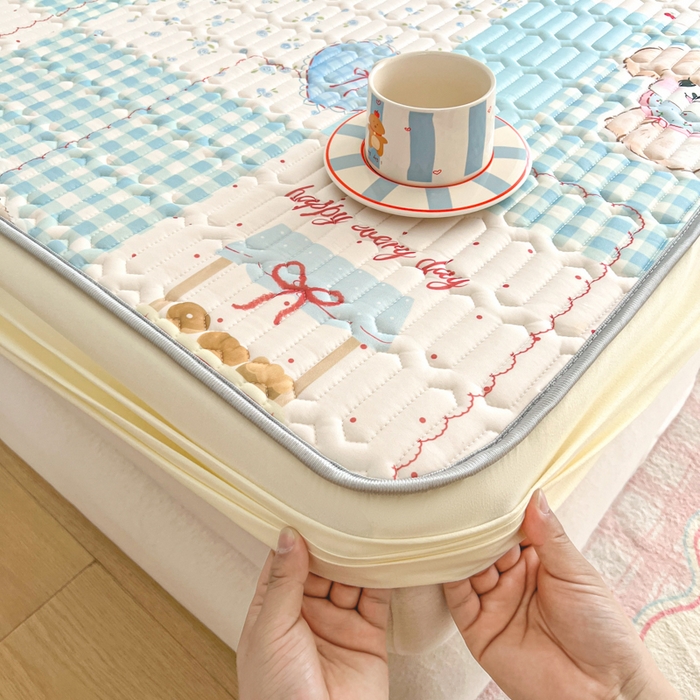 91家纺网 家纺一手货源 找家纺 柒月家居 2026新款小清新床笠款乳胶凉席床笠夏被四件套 床笠-蓝块汪仔