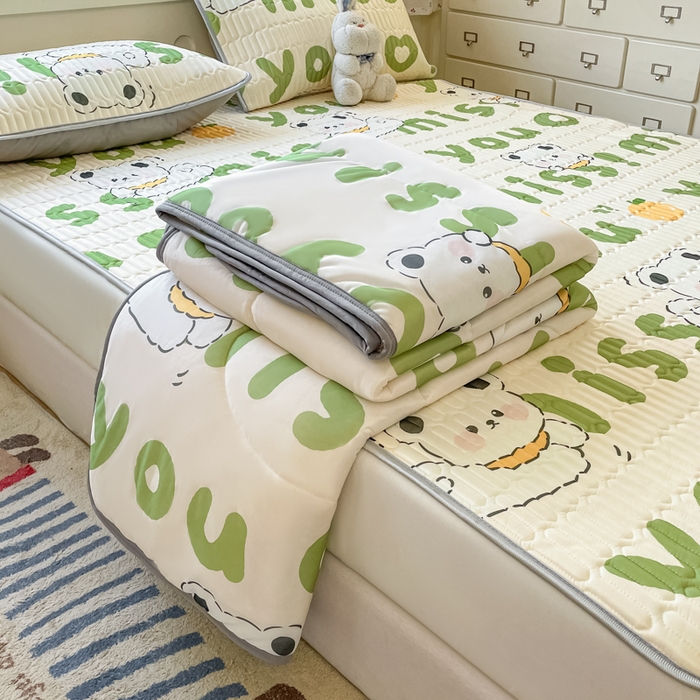 91家纺网 家纺一手货源 找家纺 柒月家居 2026新款小清新床笠款乳胶凉席床笠夏被四件套 床笠-字母小熊