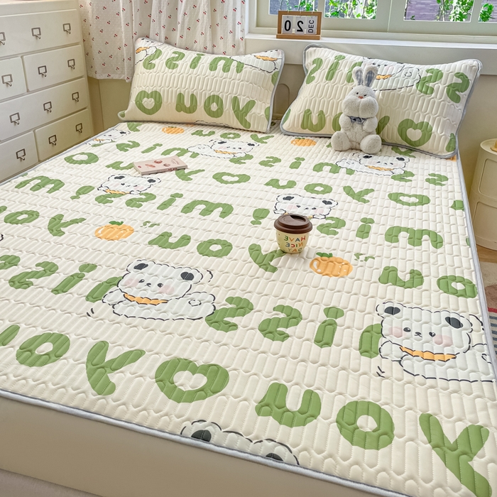 91家纺网 家纺一手货源 找家纺 柒月家居 2026新款小清新床笠款乳胶凉席床笠夏被四件套 床笠-字母小熊