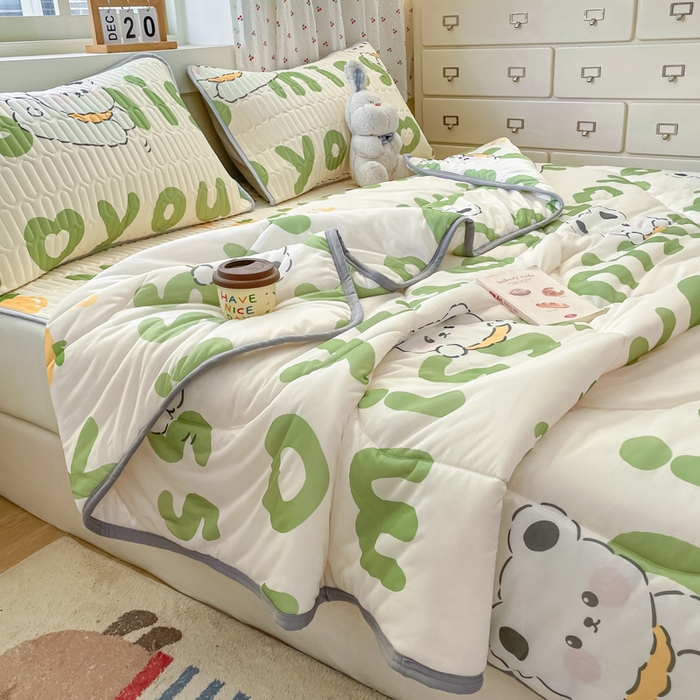 91家纺网 家纺一手货源 找家纺 柒月家居 2026新款小清新床笠款乳胶凉席床笠夏被四件套 床笠-字母小熊