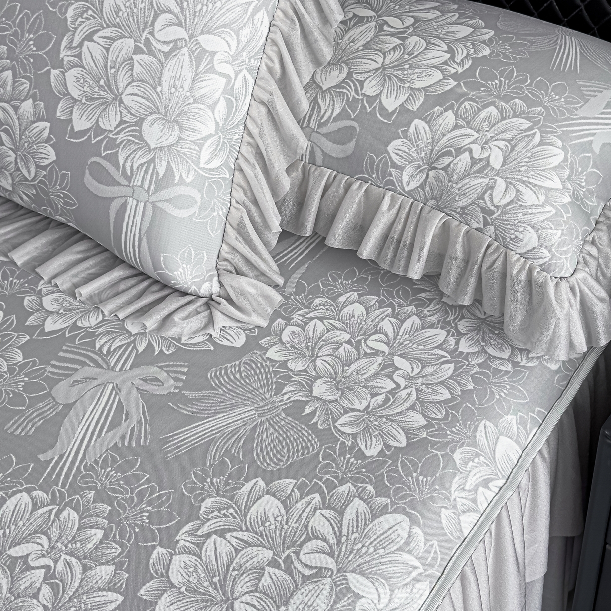 91家纺网 家纺一手货源 找家纺 家之硕 2026新款冰丝凉席枕套 百合捧花--浅灰